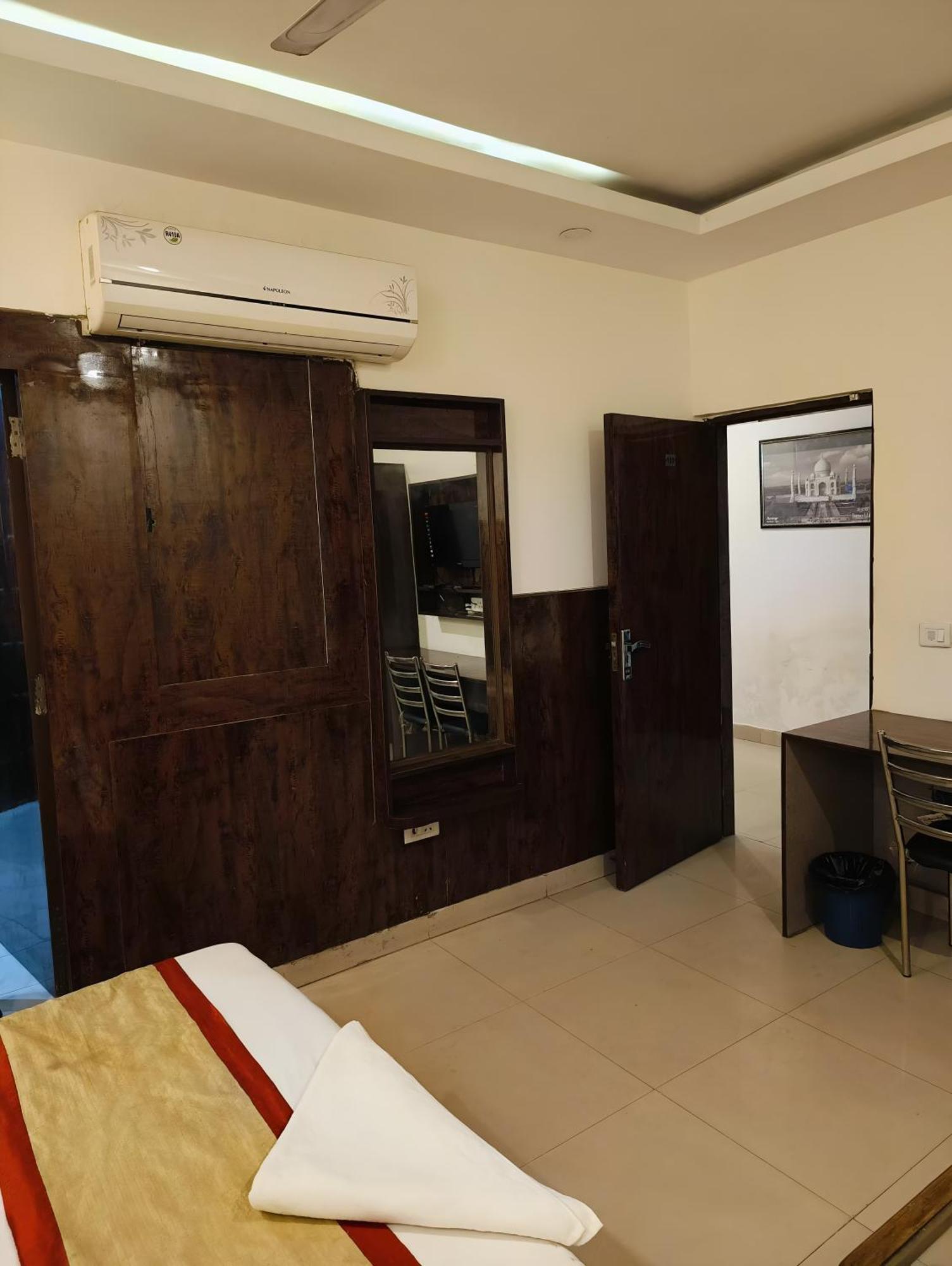 Airport Samara Inn نيودلهي المظهر الخارجي الصورة